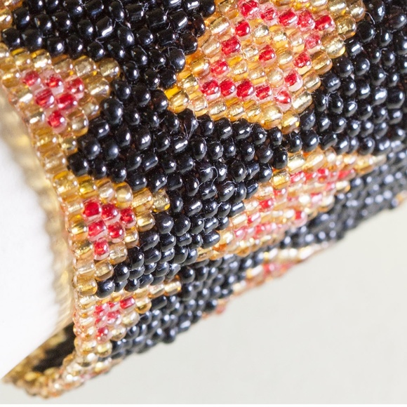 Vintage hand beaded cuff wrap bracelet diamond pattern - Picture 5 of 5